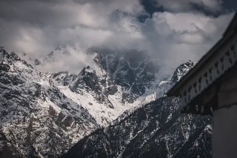 Fondo de pantalla Picos del Himalaya 4K · mountains · 3840×2560