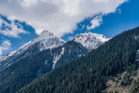 Fondo de pantalla Picos del Himalaya 4K · mountains · 3840×2560