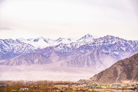 산 4K 배경화면 · mountains · 3840×2560