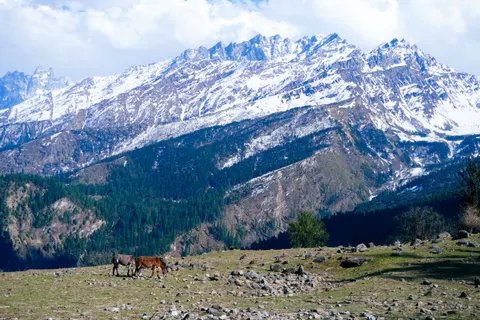 Fondo de pantalla Picos del Himalaya 4K · mountains · 3840×2560