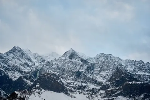 Fondo de pantalla Picos del Himalaya 4K · mountains · 3840×2560