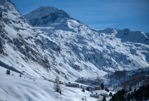 山脉 4K壁纸 · mountains · 3840×2608