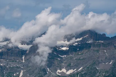 山脉 4K壁纸 · mountains · 3840×2561