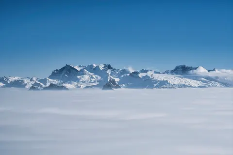 산 4K 배경화면 · mountains · 3840×2561