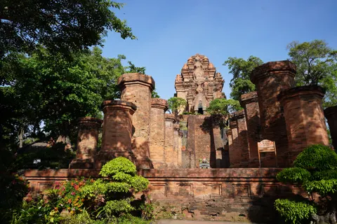 Ancient Temple 4K Wallpaper · architecture · 3840×2560