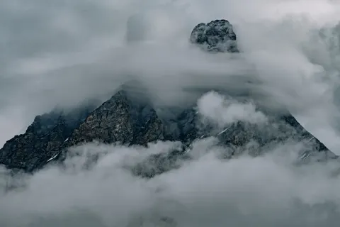 山脉 4K壁纸 · mountains · 3840×2560