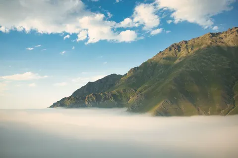 Above the Clouds 4K Wallpaper · mountains · 3840×2560