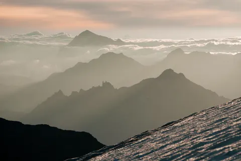 Fond d'écran Montagnes 4K · mountains · 3840×2561