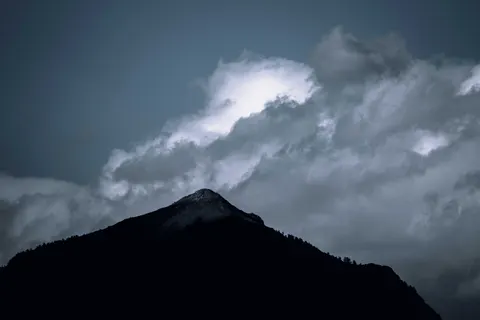山脉 4K壁纸 · mountains · 3840×2560