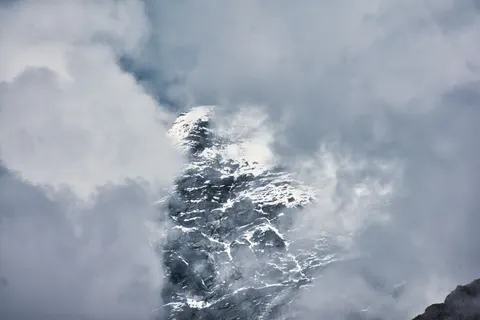 云端之上 4K壁纸 · mountains · 3840×2560