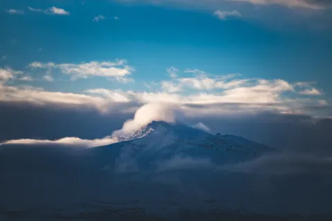 山脉 4K壁纸 · mountains · 3840×2560