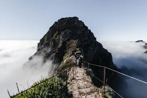 Above the Clouds 4K Wallpaper · mountains · 3840×2560