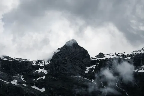 Über den Wolken 4K Hintergrundbild · mountains · 3840×2560
