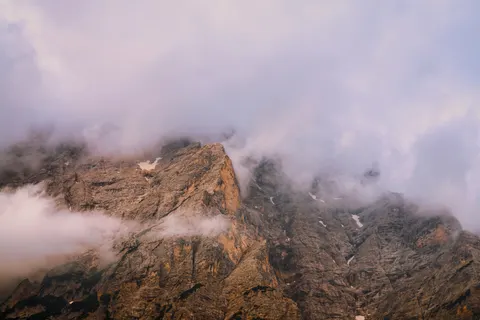 云端之上 4K壁纸 · mountains · 3840×2560