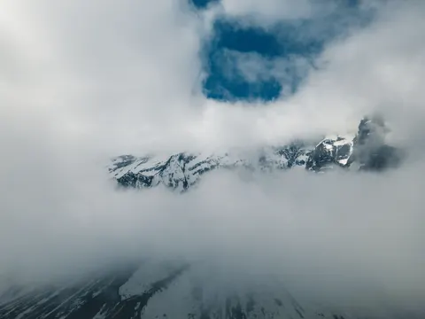 山脉 4K壁纸 · mountains · 3840×2880