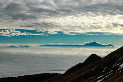 山脉 4K壁纸 · mountains · 3840×2560