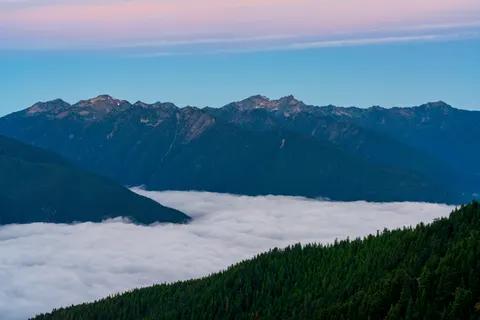 구름 위 4K 배경화면 · mountains · 3840×2560