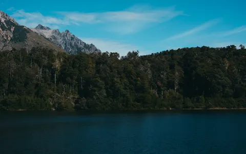 산 4K 배경화면 · mountains · 3840×2400