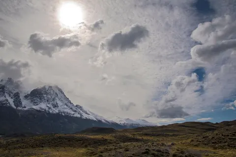خلفية الجبال بدقة 4K · mountains · 3840×2563