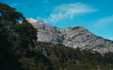 산 4K 배경화면 · mountains · 3840×2400