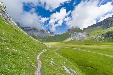Mountain Trail 4K Wallpaper · mountains · 3840×2558