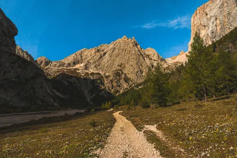 Обои Горная тропа 4K · mountains · 3840×2560