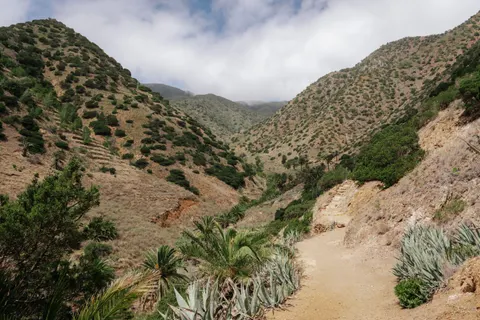 Mountain Trail 4K Wallpaper · mountains · 3840×2560
