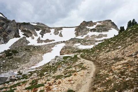 Mountain Trail 4K Wallpaper · mountains · 3840×2560