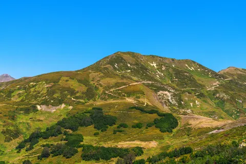 山间步道 4K壁纸 · mountains · 3840×2560