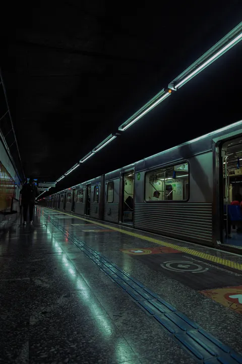 Metro Phone Wallpaper · street · 1440×2160