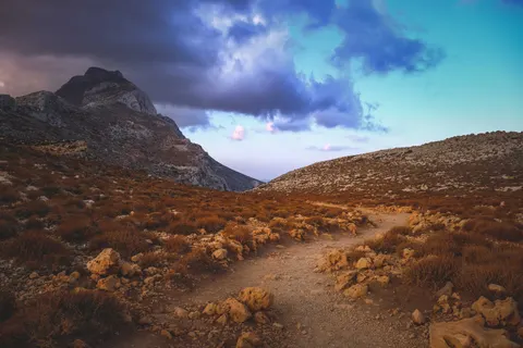 Fondo de pantalla Montañas 4K · mountains · 3840×2560