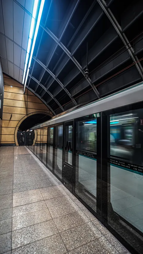 Metro Phone Wallpaper · street · 1440×2559