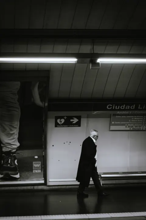 Metro Phone Wallpaper · street · 1440×2160