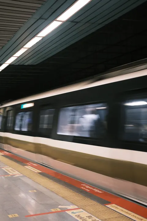 Metro Phone Wallpaper · street · 1440×2160
