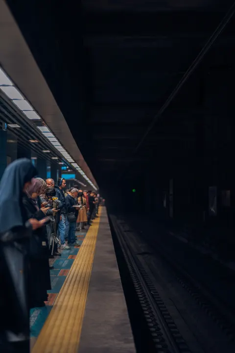 Metro Phone Wallpaper · street · 1440×2160