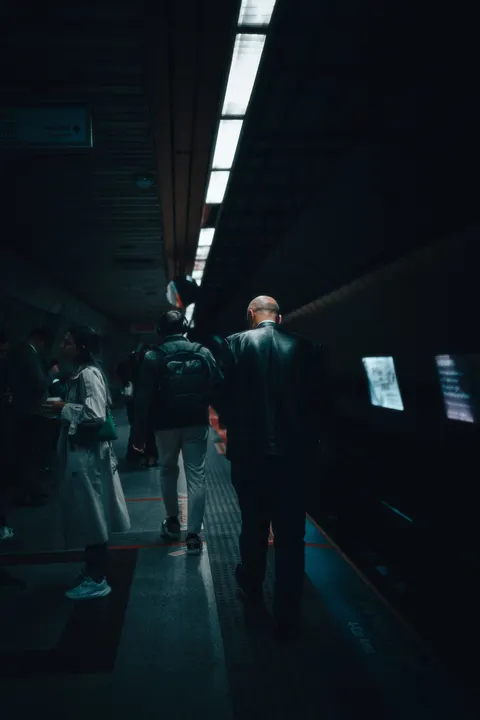 Metro Phone Wallpaper · street · 1440×2160