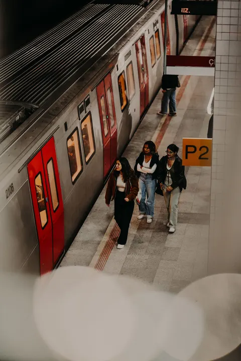 Metro Phone Wallpaper · street · 1440×2160