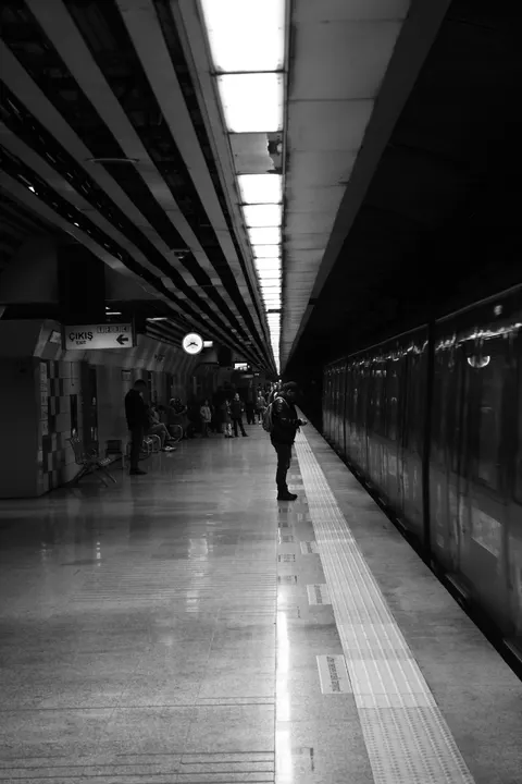 Metro Phone Wallpaper · street · 1440×2160