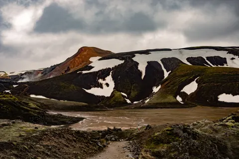 Vulkaantop 4K-achtergrond · mountains · 3840×2560