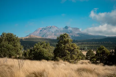 火山峰 4K桌布 · mountains · 3840×2560