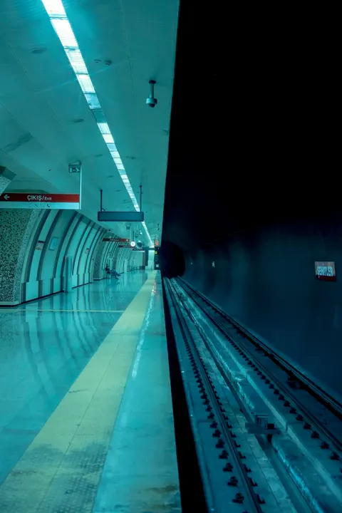 Metro Phone Wallpaper · street · 1440×2160