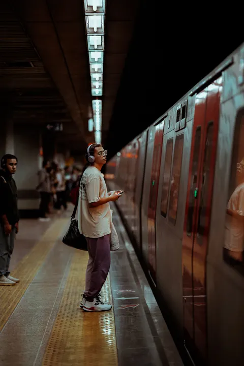 Metro Phone Wallpaper · street · 1440×2160