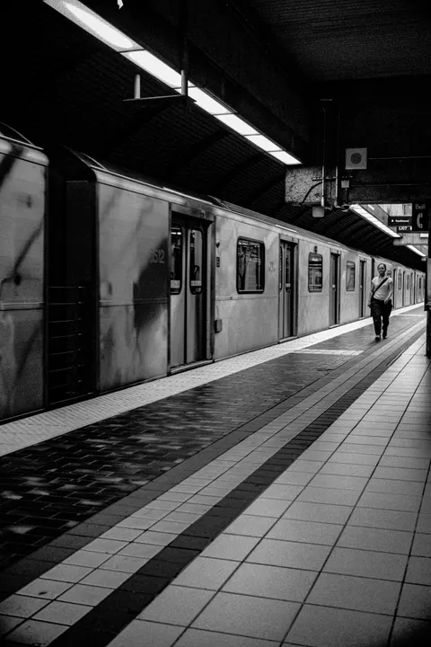 Metro Phone Wallpaper · street · 1440×2160