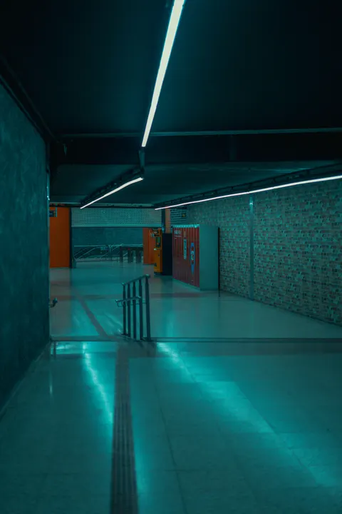 Metro Phone Wallpaper · street · 1440×2160