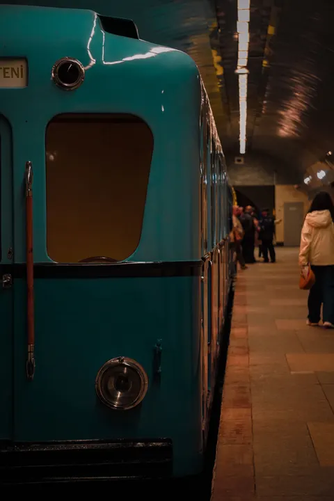 Metro Phone Wallpaper · street · 1440×2160
