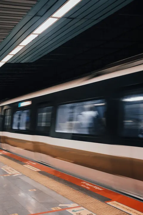 Metro Phone Wallpaper · street · 1440×2160