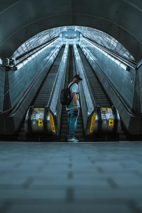 Metro Phone Wallpaper · street · 1440×2159