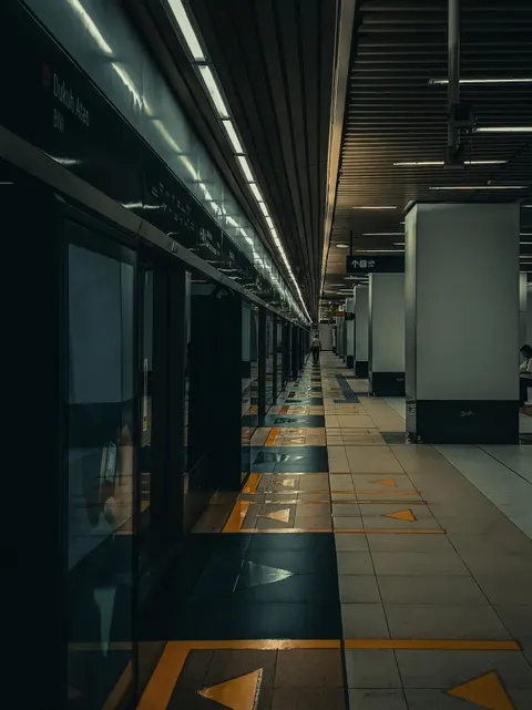 Metro Phone Wallpaper · street · 1440×1921