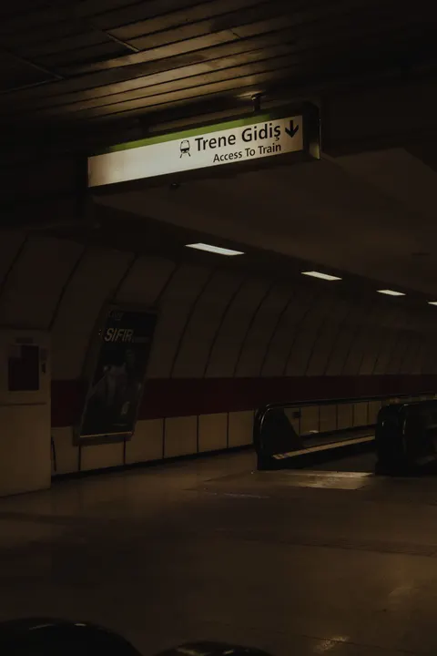 Metro Phone Wallpaper · street · 1440×2160