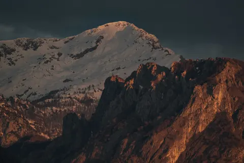 Papel de parede Pico dourado 4K · mountains · 3840×2560